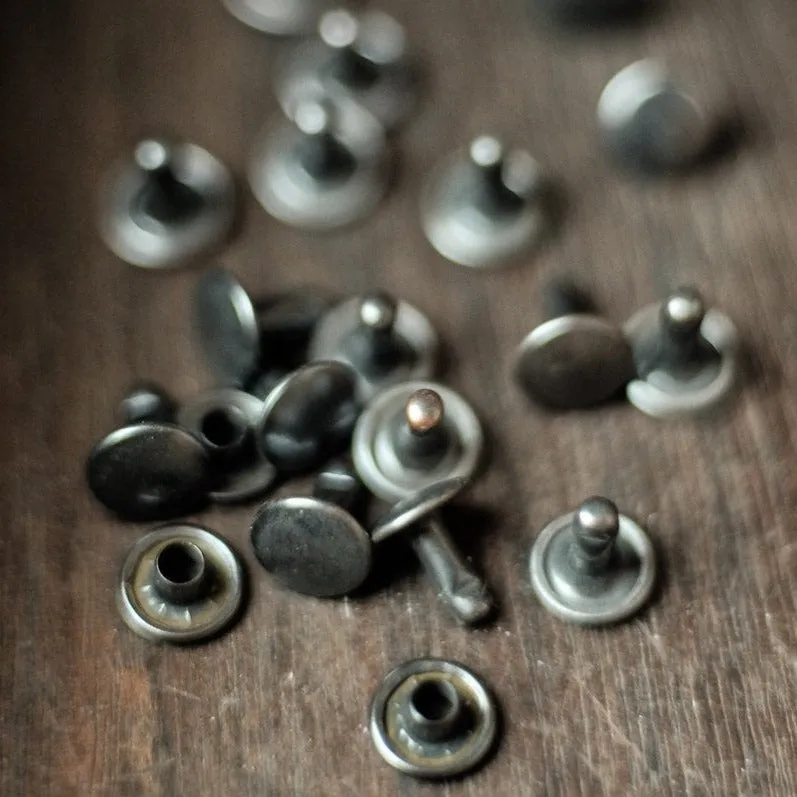 Merchant & Mills - 20 Double Cap Old Brass Rivets