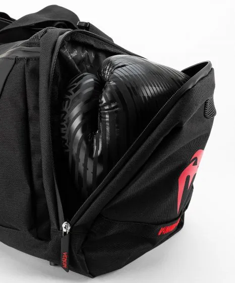 VENUM-03830 Trainer Lite Evo TRAINING GYM BAG 68 x 33 x 26 cm 63L Black Red