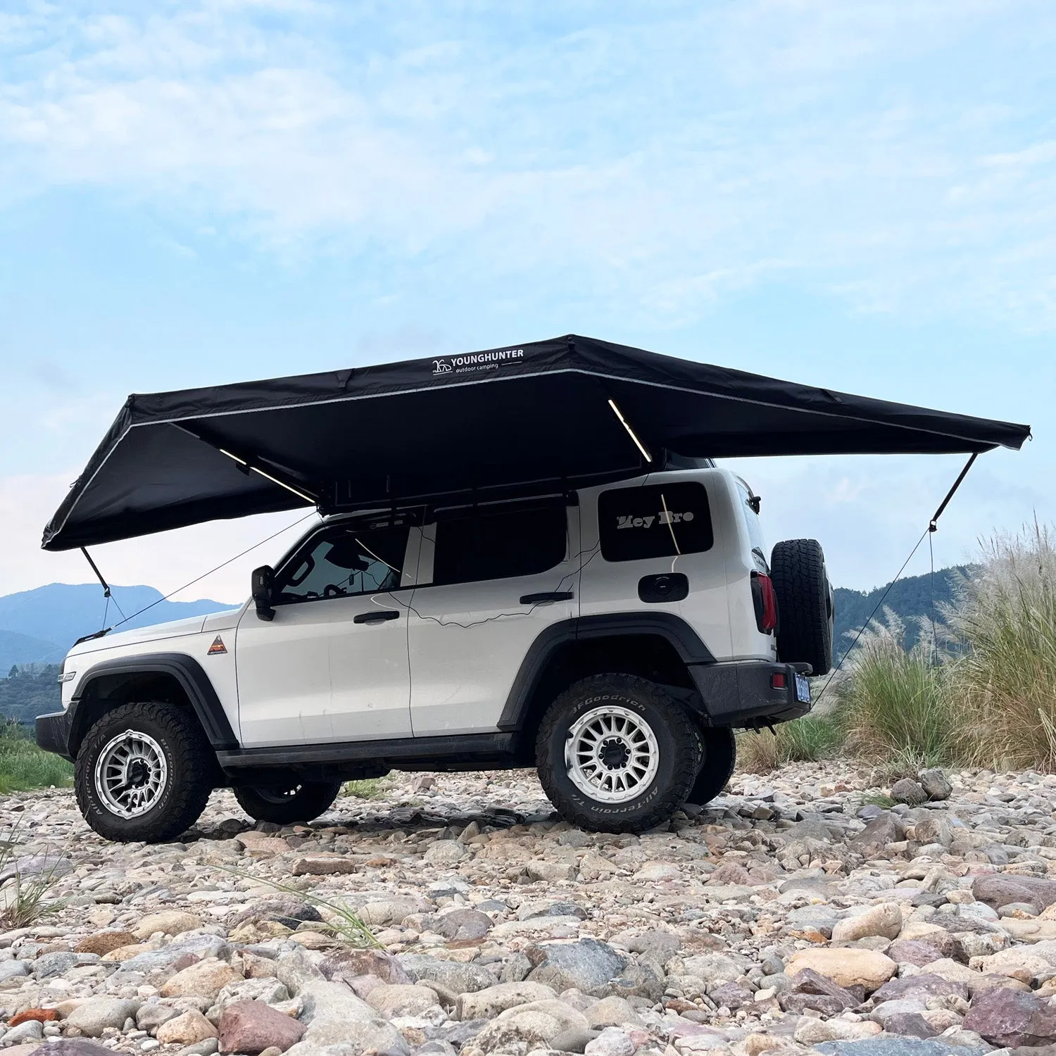 Younghunter Camping 180 Degree Free Standing Fan tent SUV Car Side Awning With LED bars