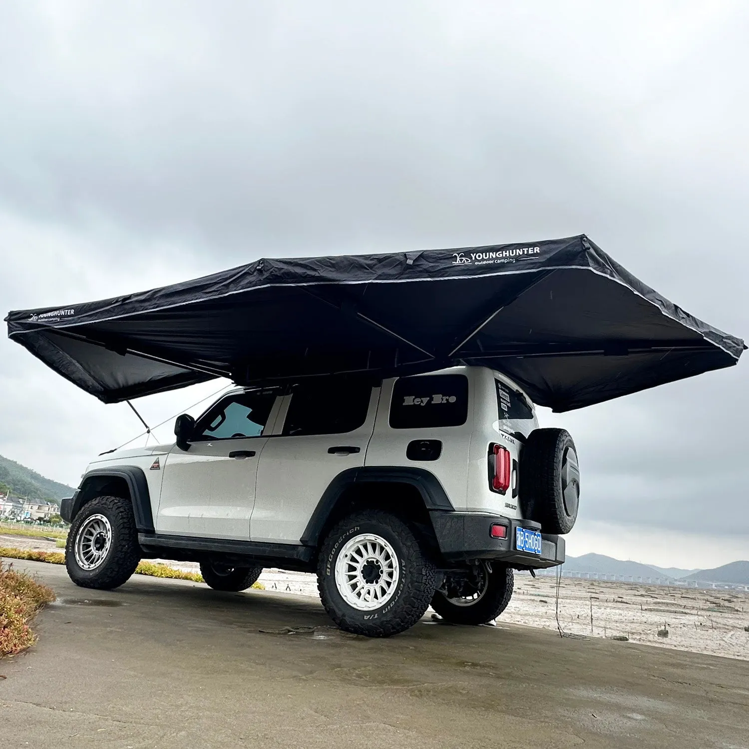 Younghunter Glamping Free Standing 360 Degree Large Foxwing SUV Roof Tent Car Side Awning With Light